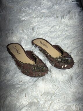 7 Orchids Traditional Embroidered Browni Slip-On Flats 7M